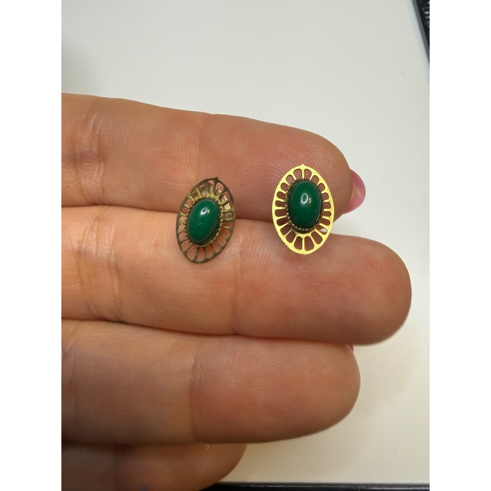 Vintage Gold Tone Green Cabochon Filigree Oval Stud Earrings Costume Jewelry